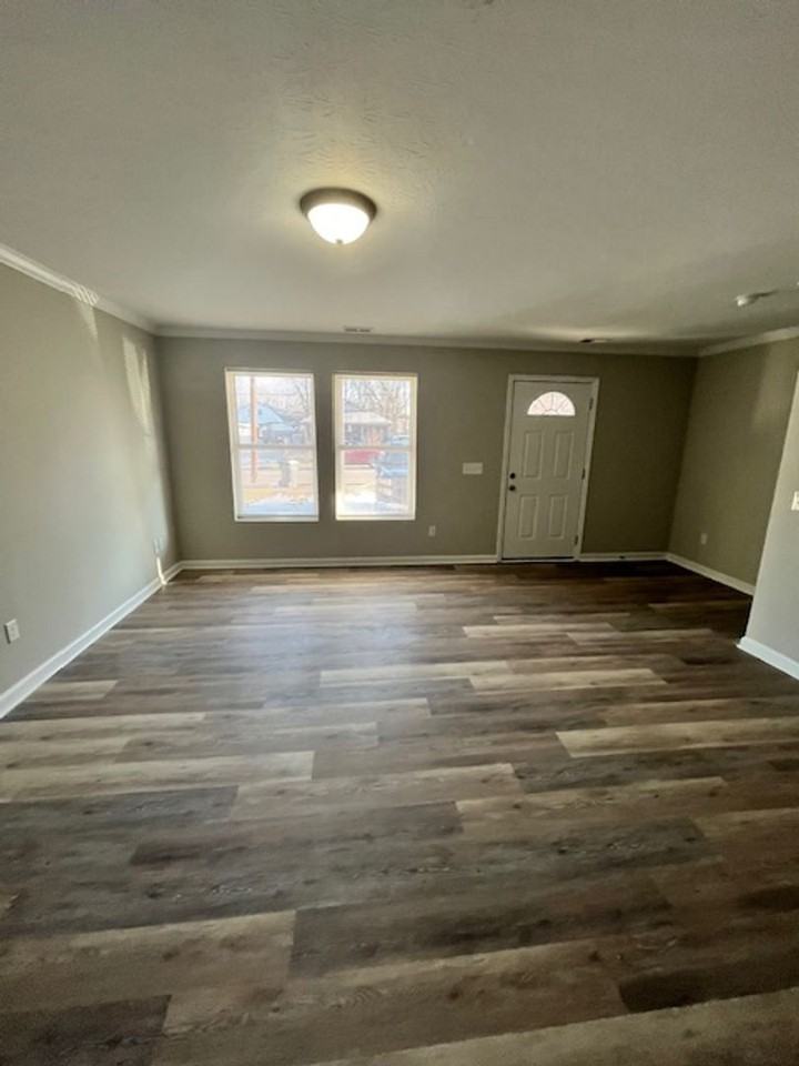 820 Charles Ave - Photo 4 of 20