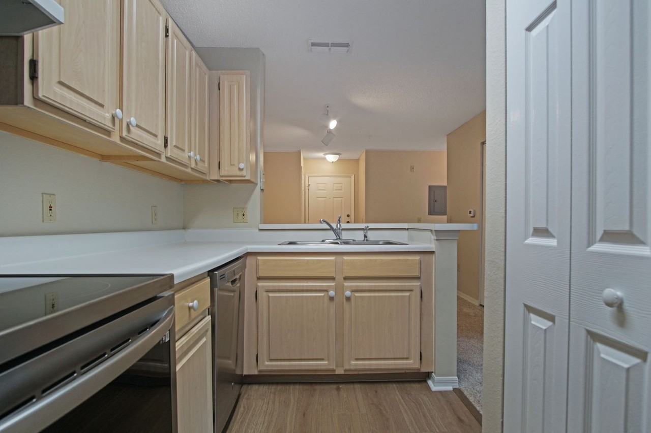 1930 Summer Club Dr - Photo 6 of 20