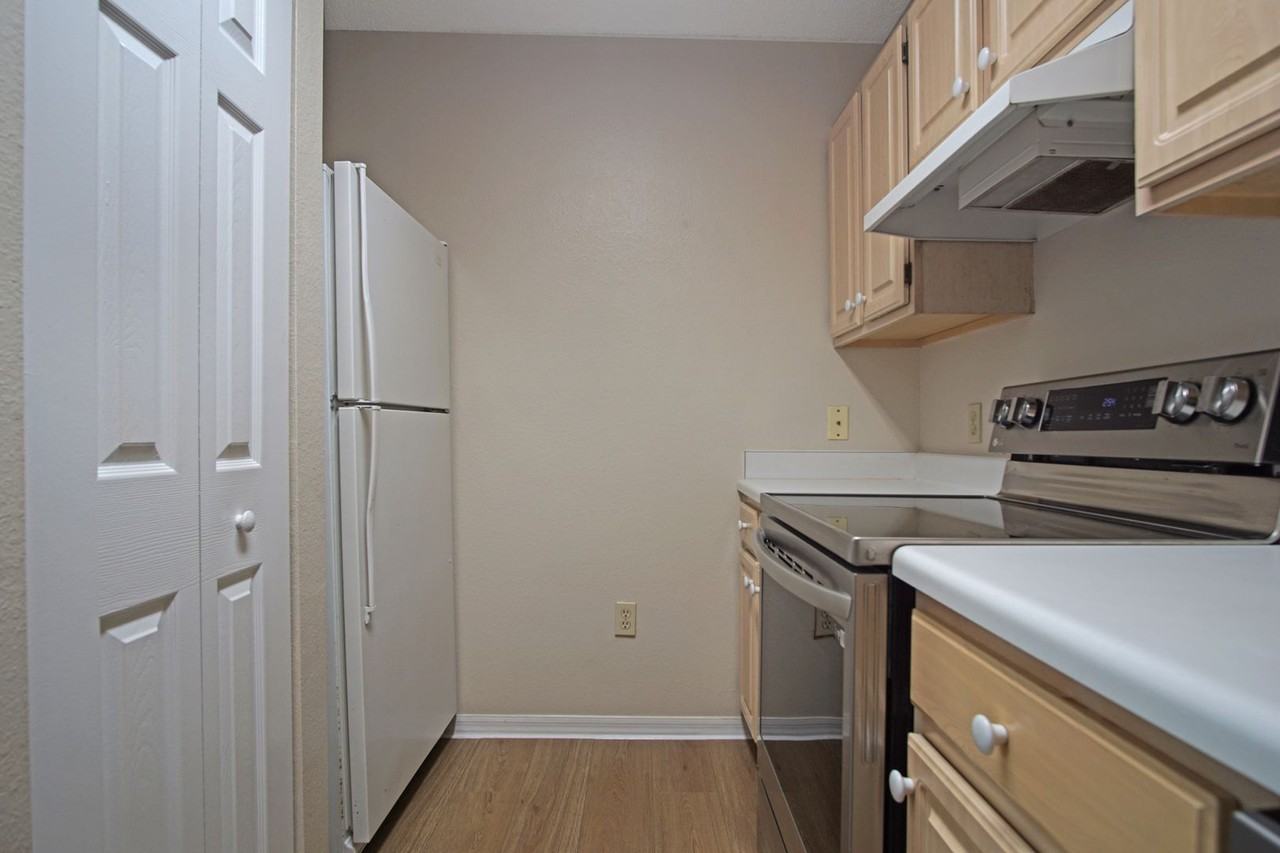 1930 Summer Club Dr - Photo 7 of 20