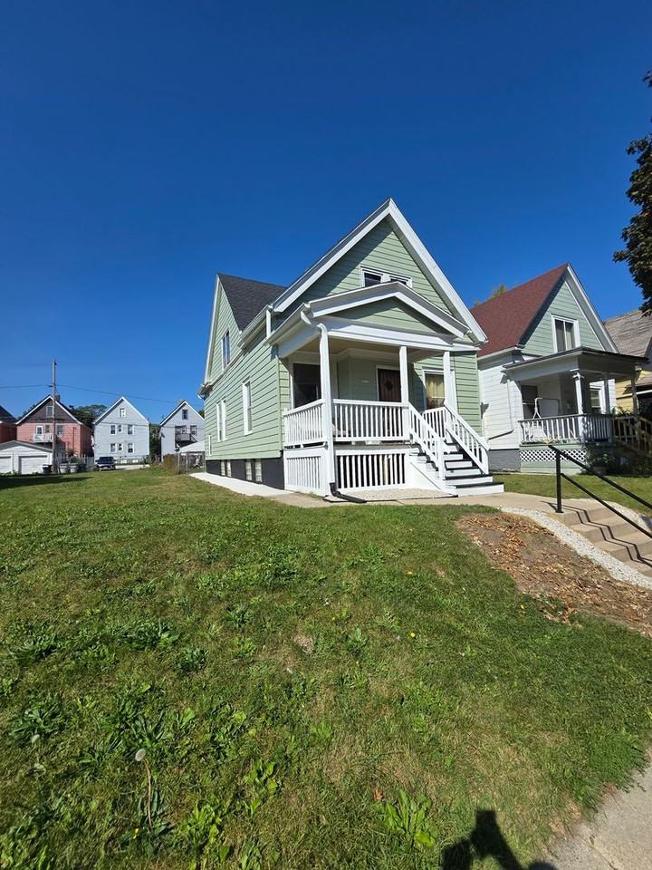 3211 N 15th St - Photo 2 of 15