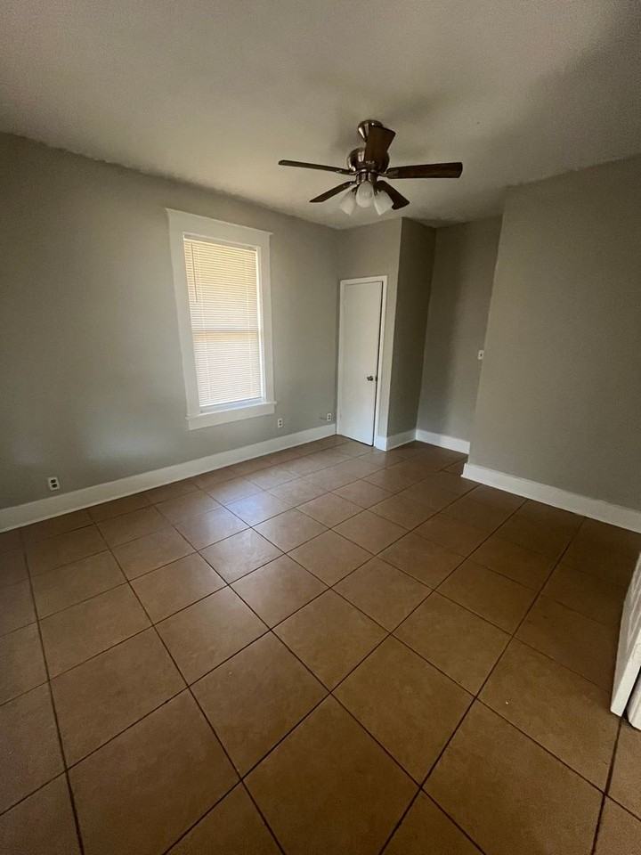 3576 Spottswood Ave - Photo 3 of 11