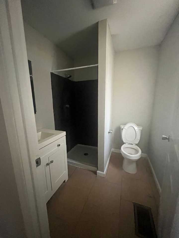 3576 Spottswood Ave - Photo 6 of 11