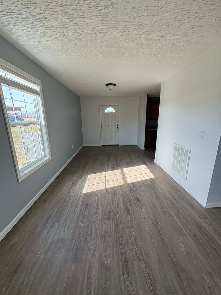 145 J Hunt Rd - Photo 2 of 10