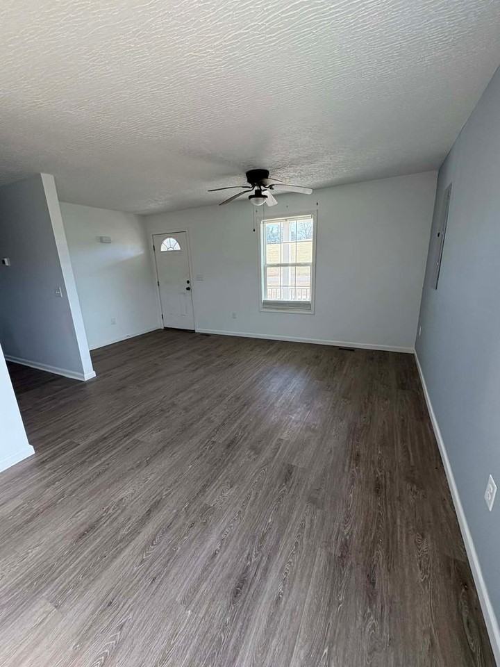 145 J Hunt Rd - Photo 3 of 10