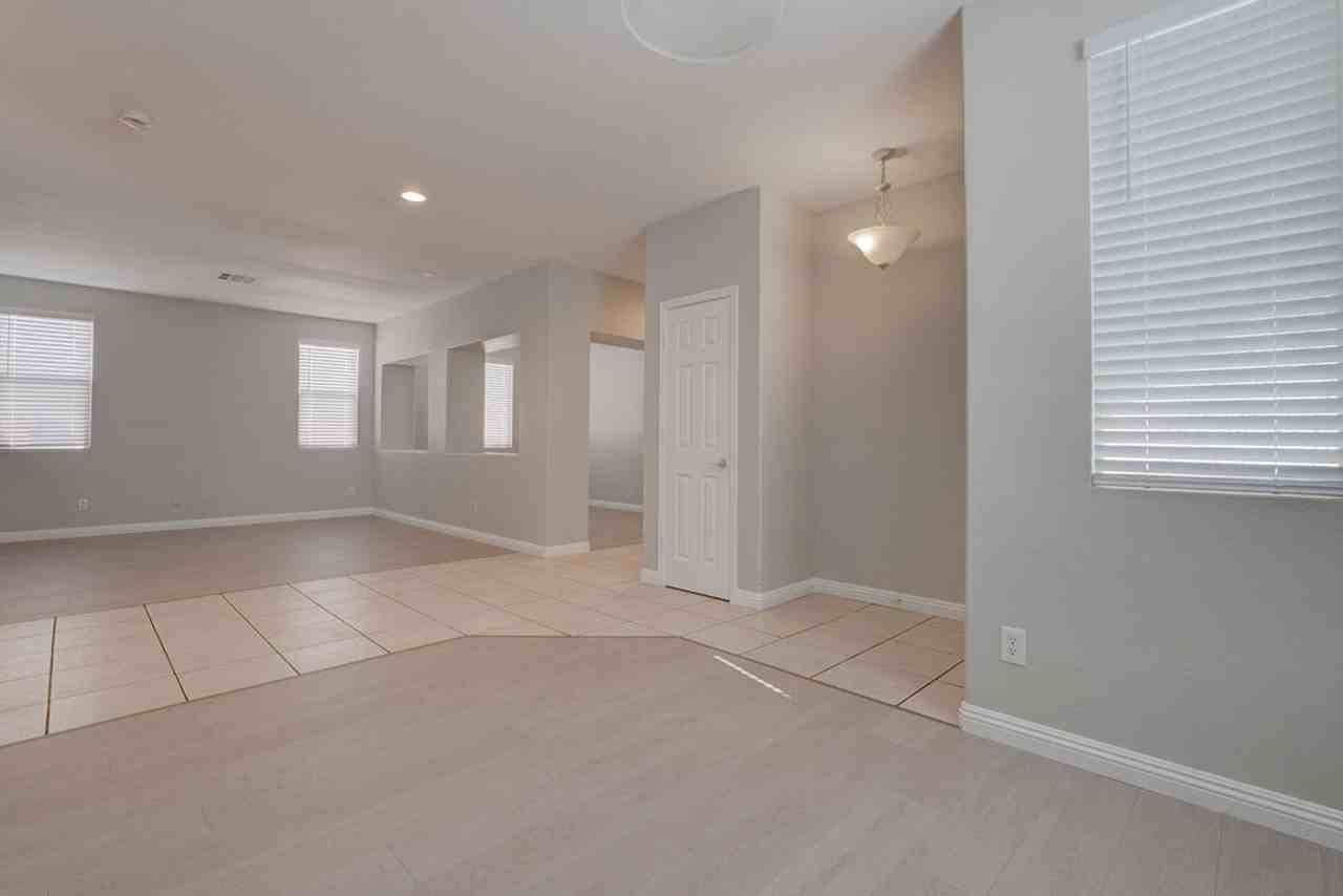 9129 Drifting Bay St - Photo 3 of 43