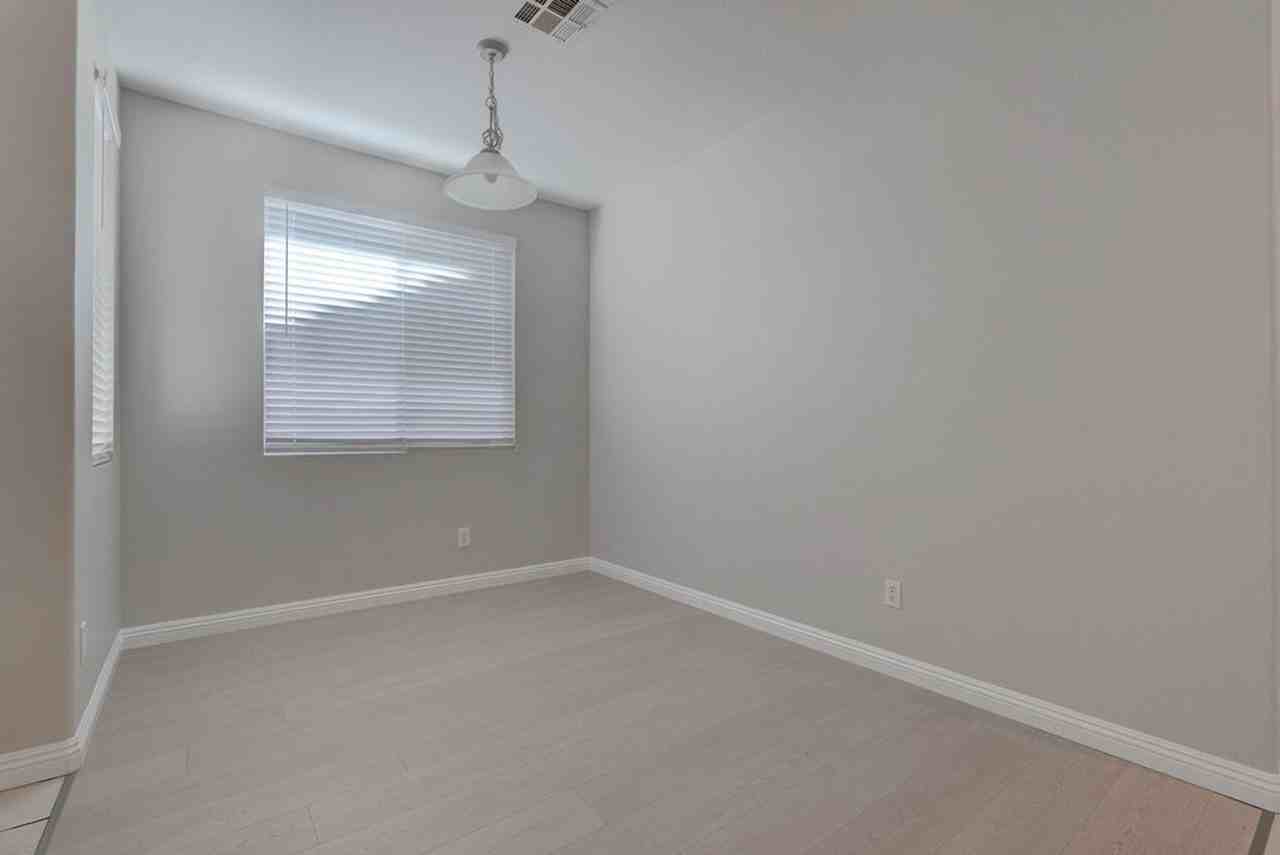 9129 Drifting Bay St - Photo 5 of 43