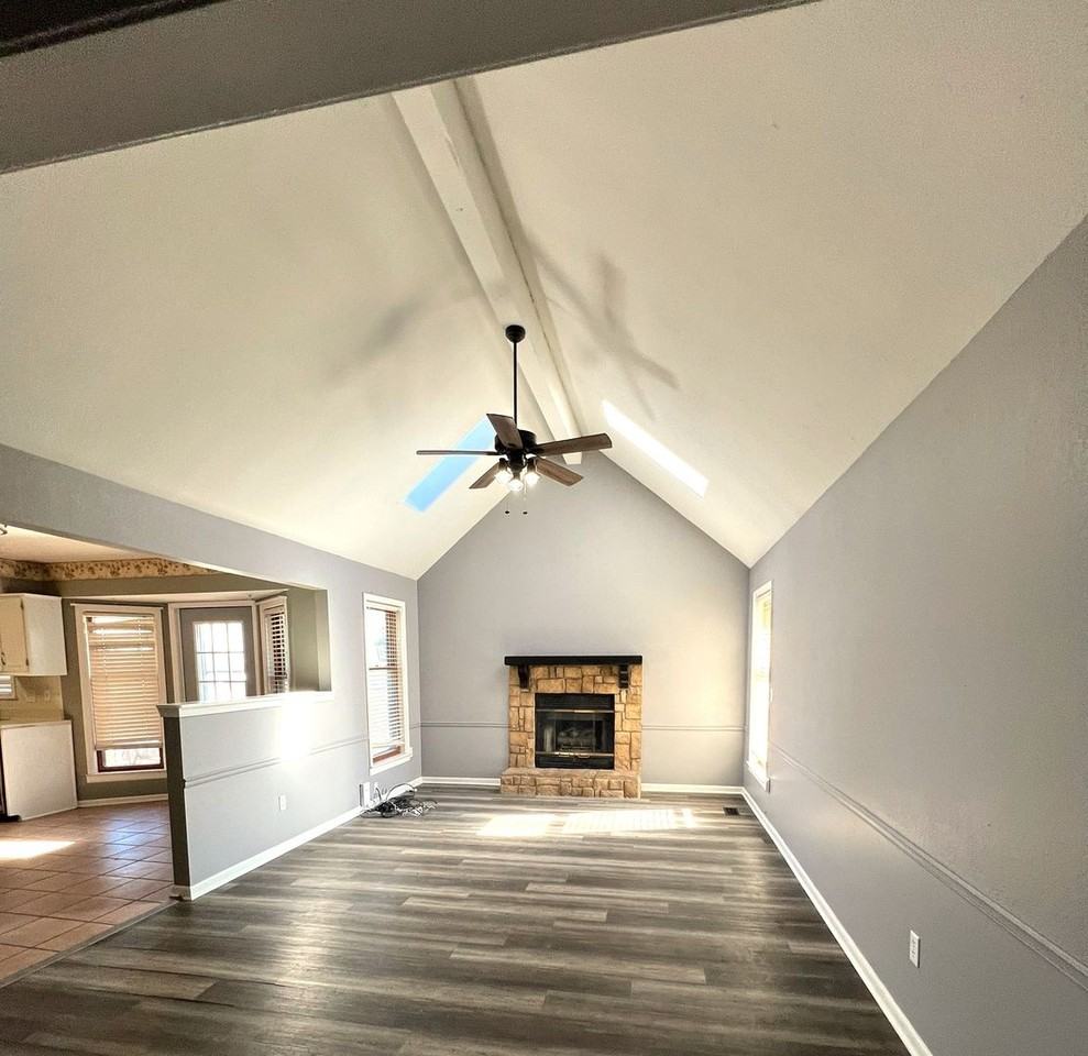 10123 N Wyandotte St - Photo 2 of 12