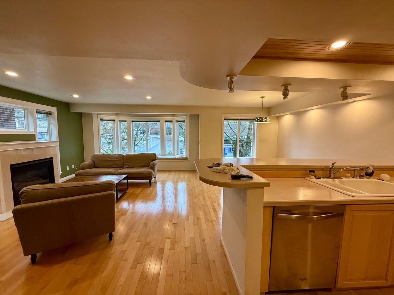 1629 Queen Anne Ave N #202 - Photo 3 of 16