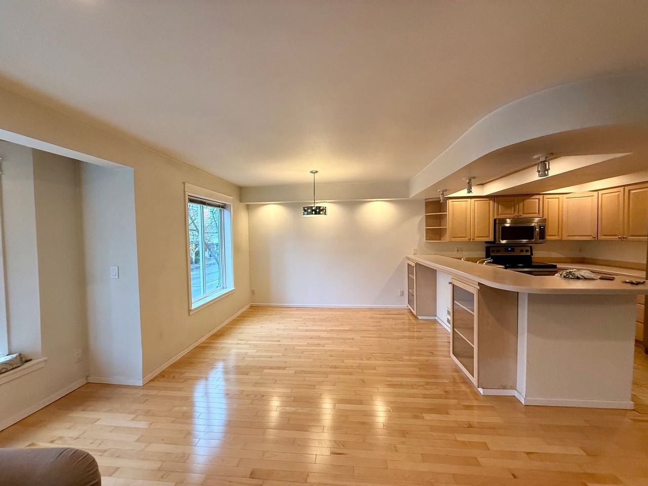 1629 Queen Anne Ave N #202 - Photo 6 of 16