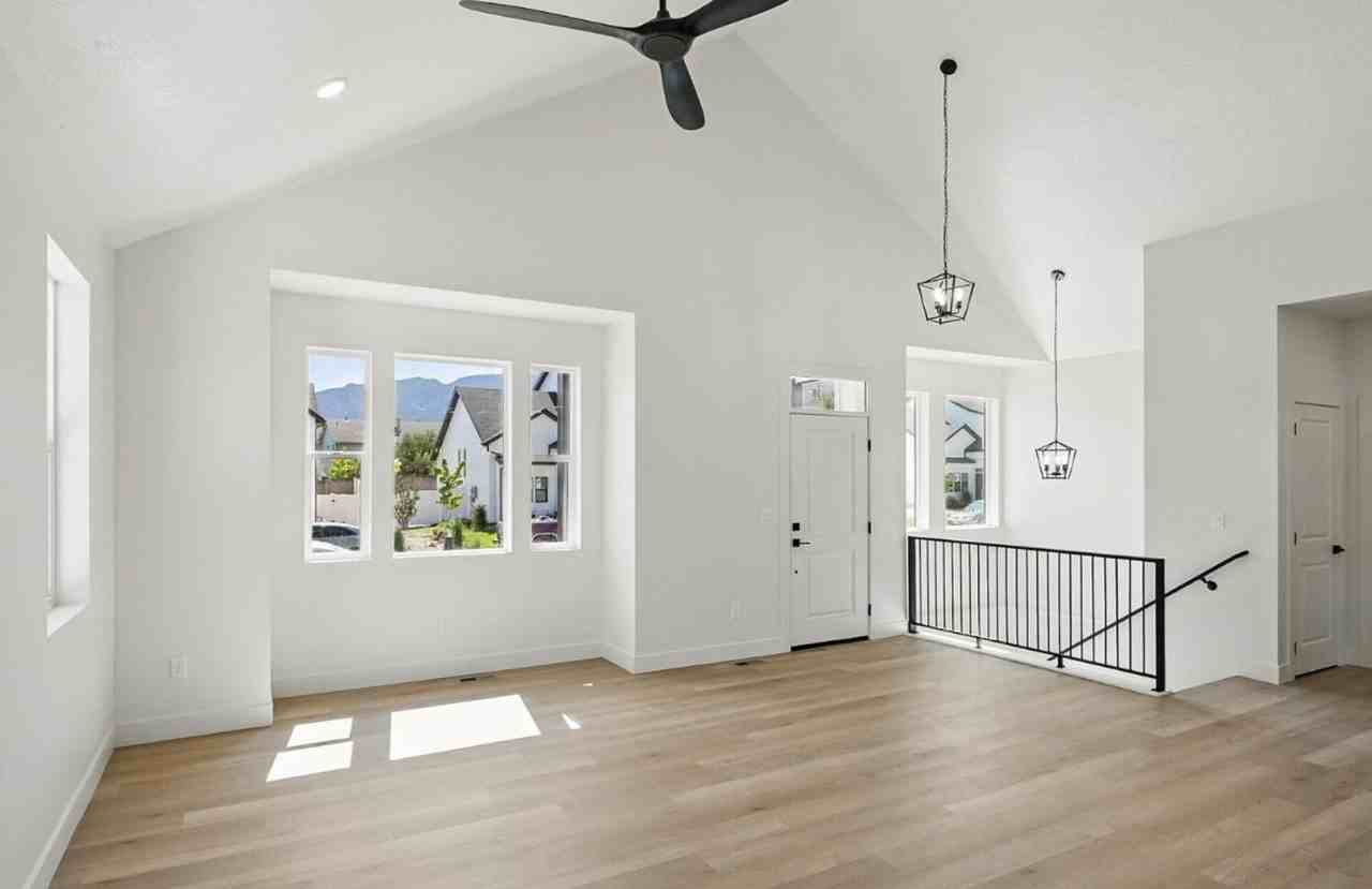 722 S Liberty Cove Dr - Photo 2 of 27