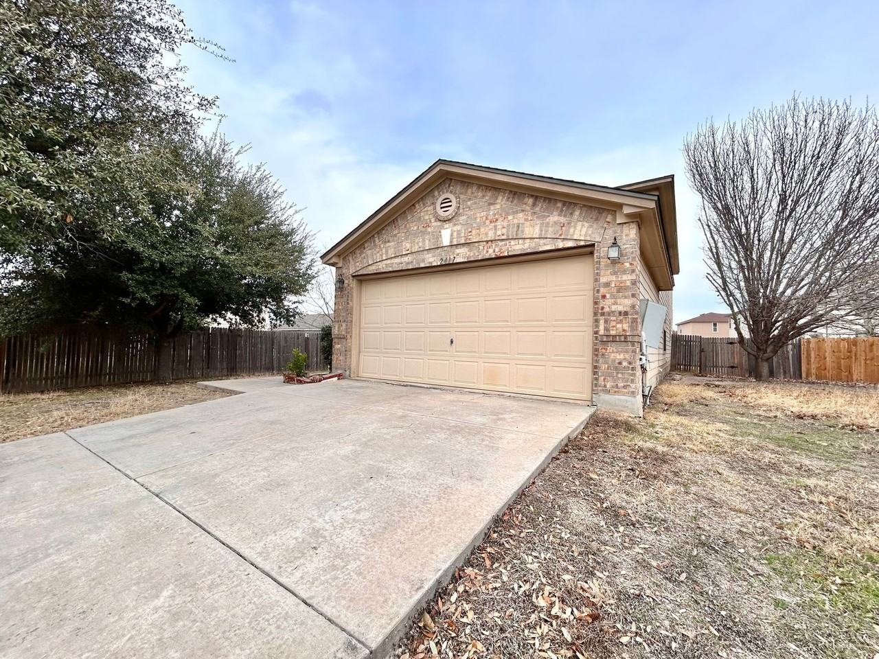 2417 Mccook Dr - Photo 2 of 34