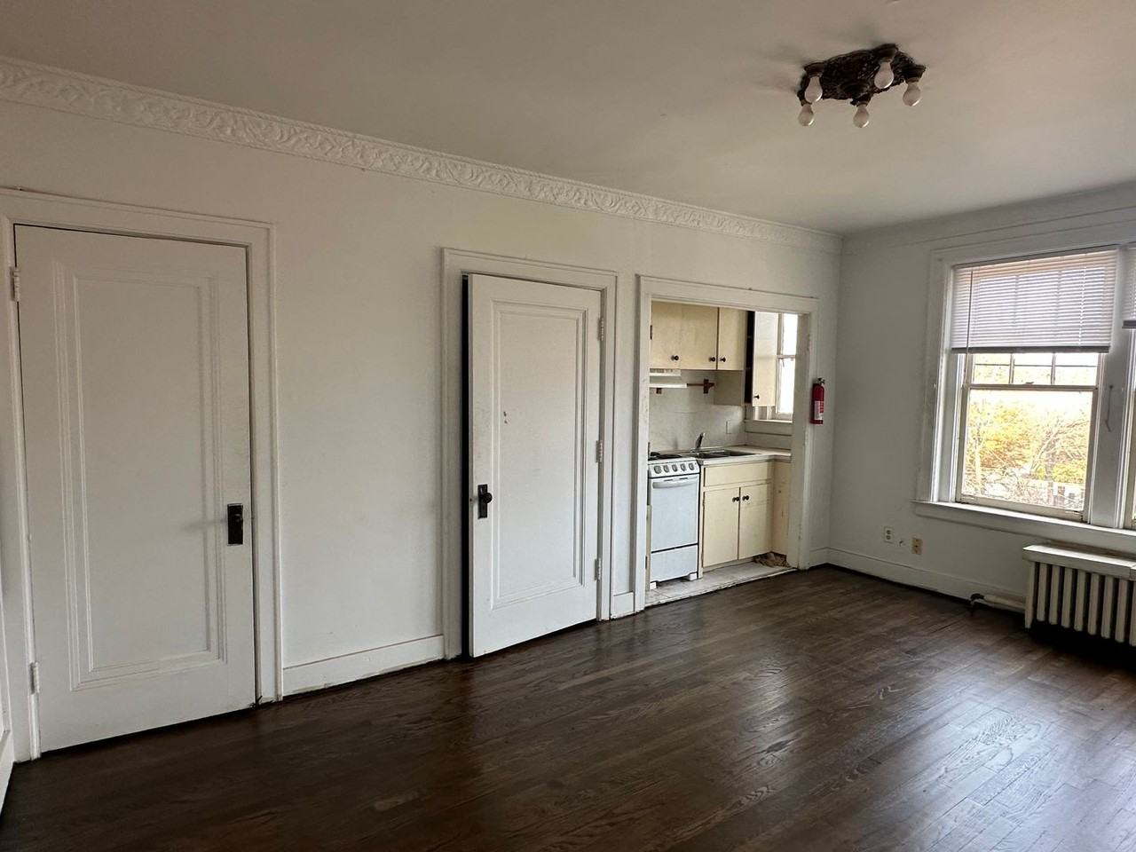 108 Washtenaw Apartments (Mrs. Havercamp LLC) - Photo 2 of 4