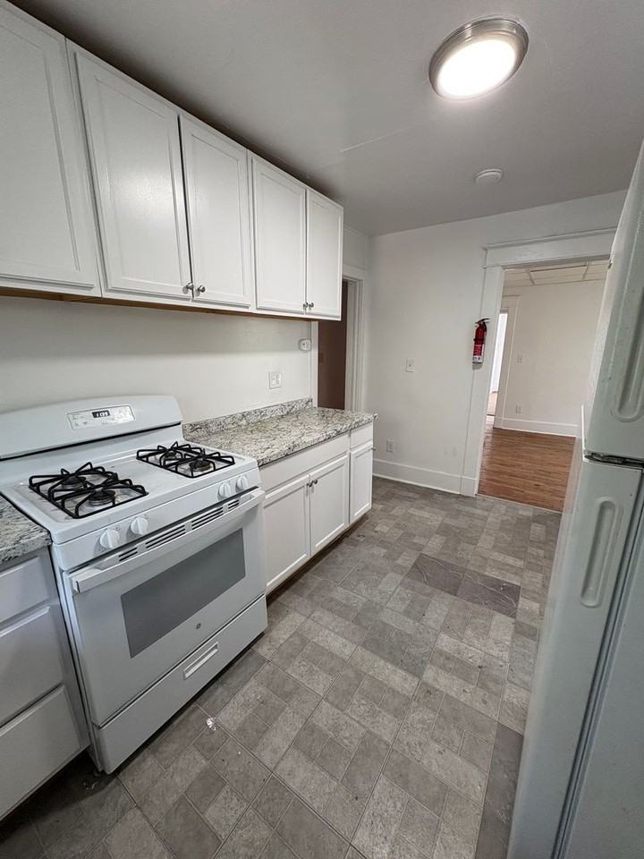 119 College Place (YPF LLC) - Photo 2 of 8