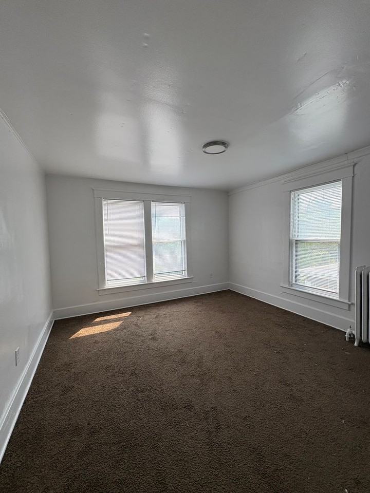 119 College Place (YPF LLC) - Photo 5 of 8