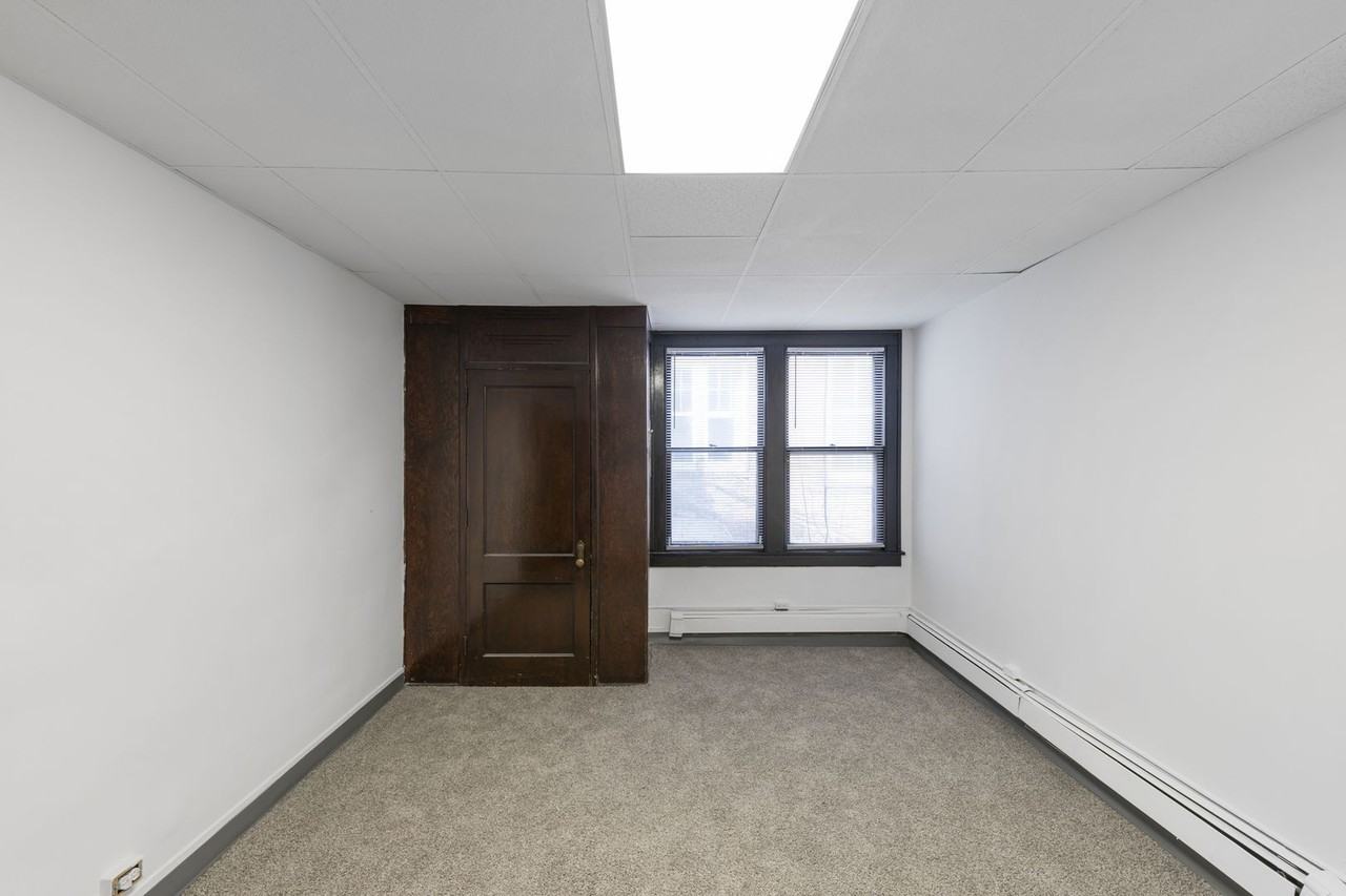 2 N Huron (Smoke Porterhouse LLC) - Photo 2 of 30