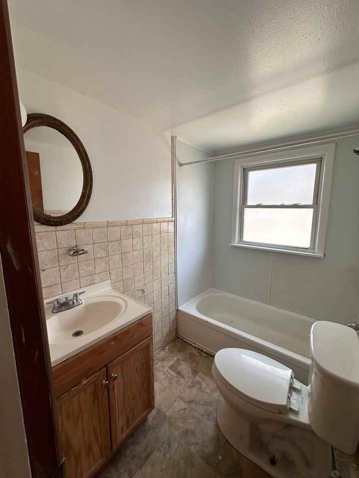 210 Perrin St - Photo 6 of 11