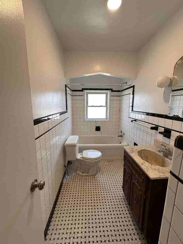 210 Perrin St - Photo 7 of 11