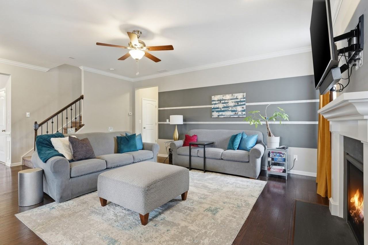 2269 Isaac St - Photo 2 of 26