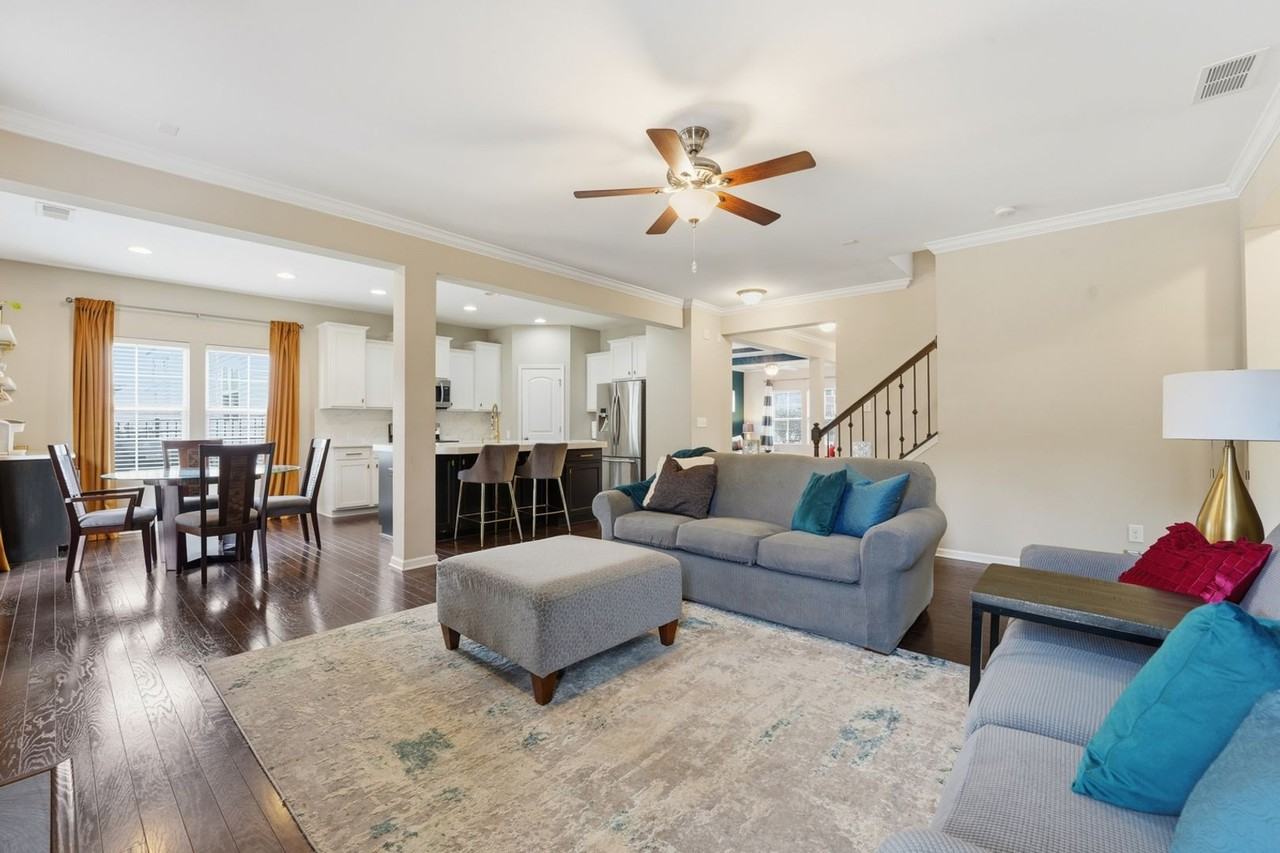 2269 Isaac St - Photo 3 of 26