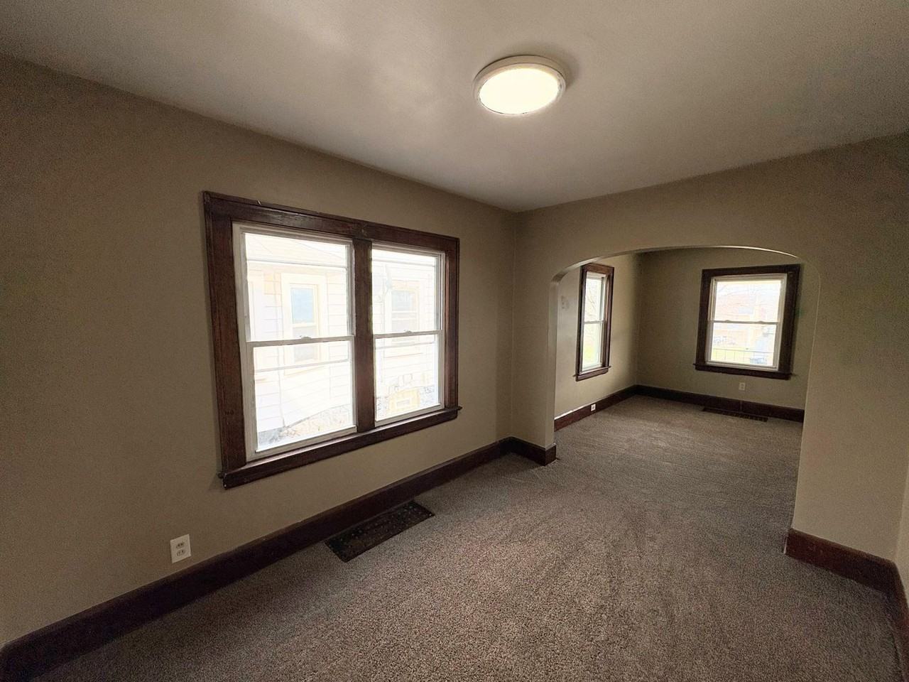 819 Longview Ave - Photo 2 of 12