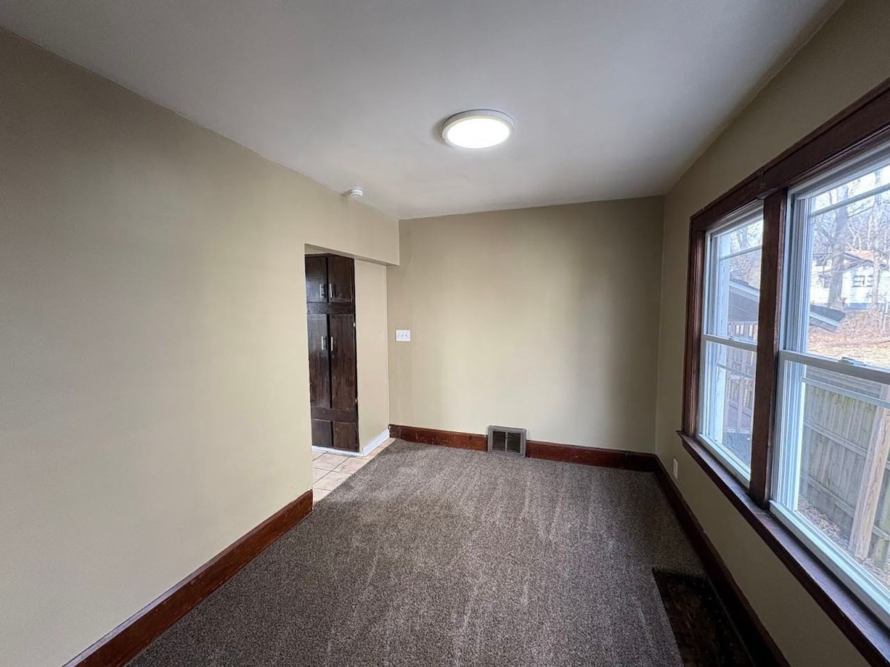 819 Longview Ave - Photo 3 of 12