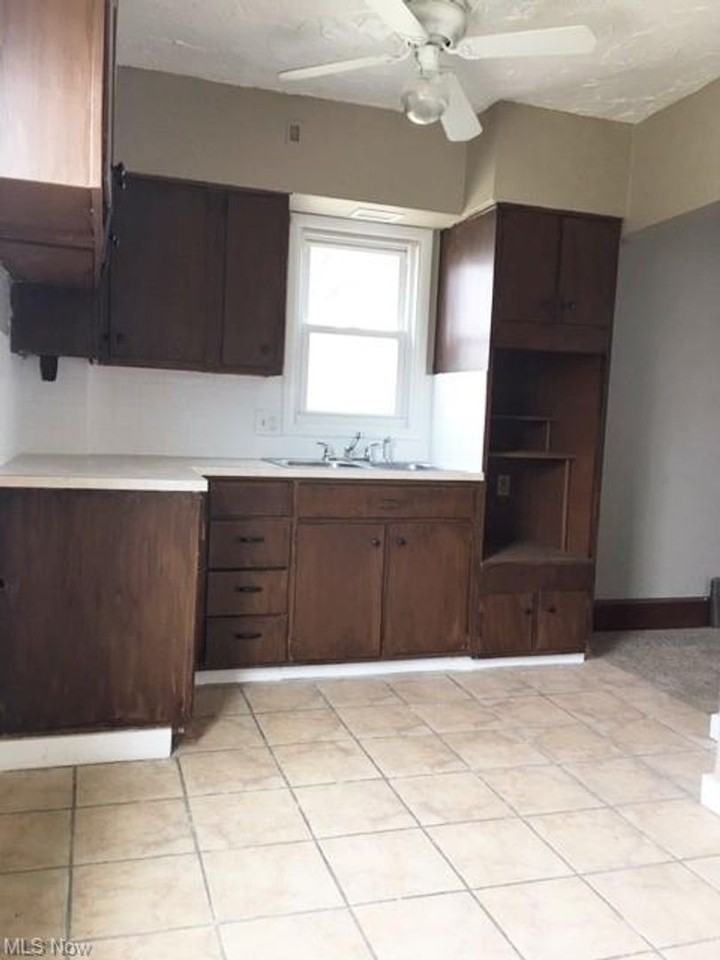 819 Longview Ave - Photo 4 of 12