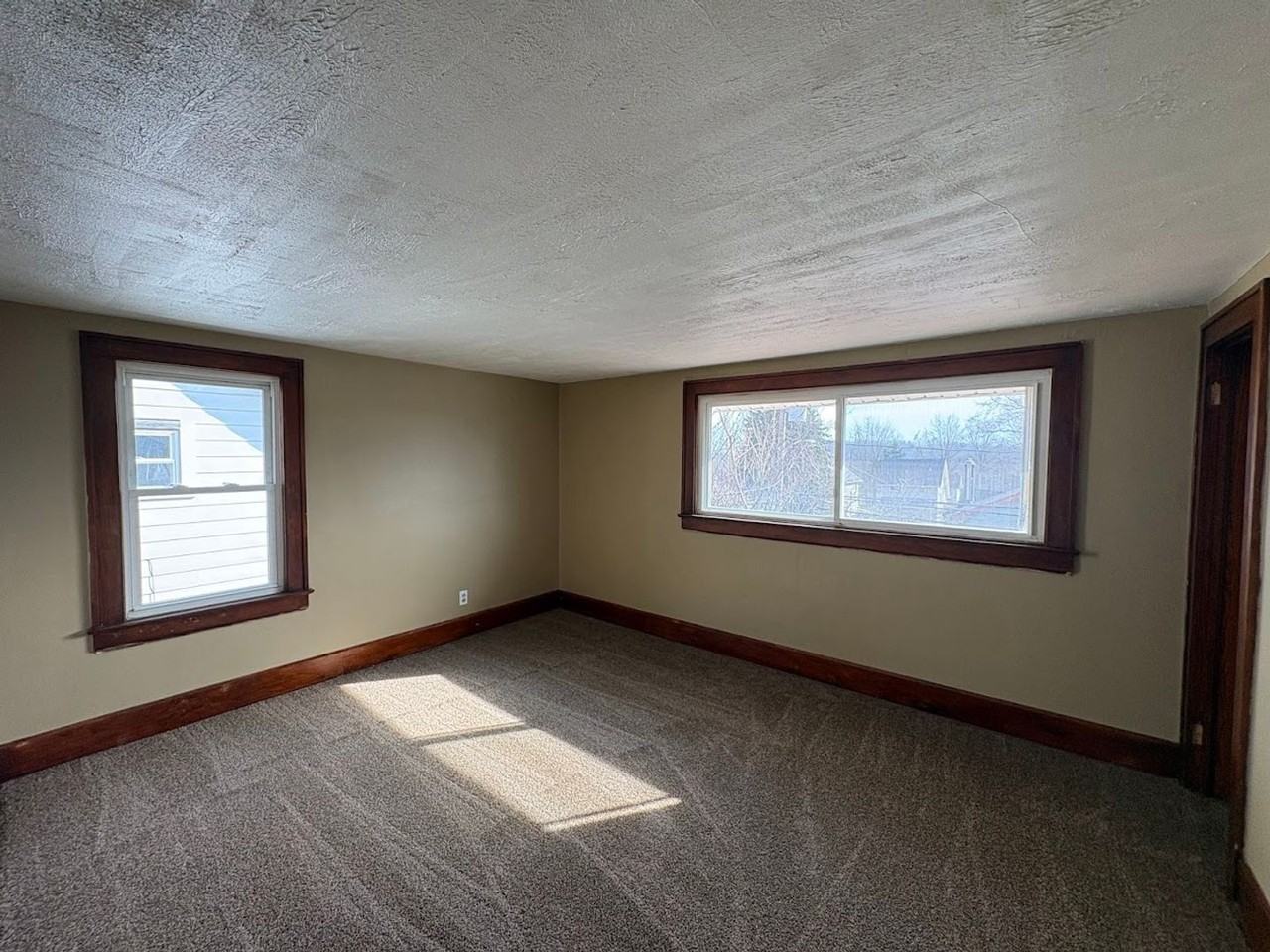 819 Longview Ave - Photo 6 of 12