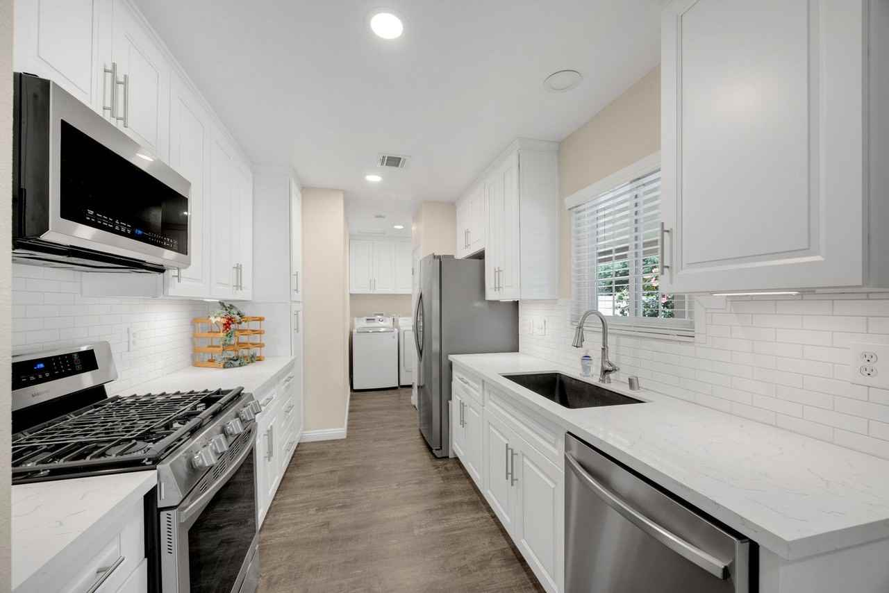 921 Nantucket St - Photo 3 of 16