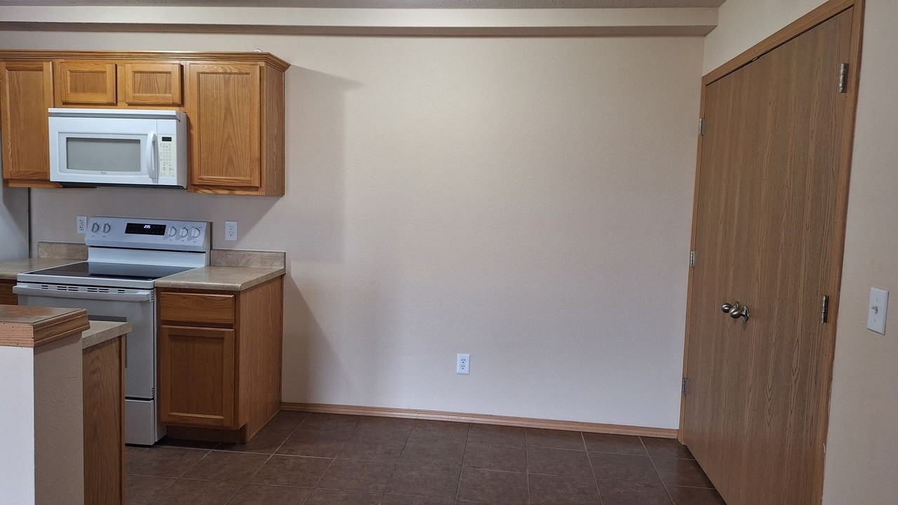 Collins Point 2 bedroom Apartment Home Ozark, MO - Photo 6 of 11
