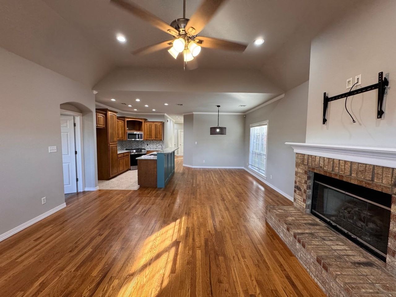 528 N Willow Pl - Photo 6 of 32