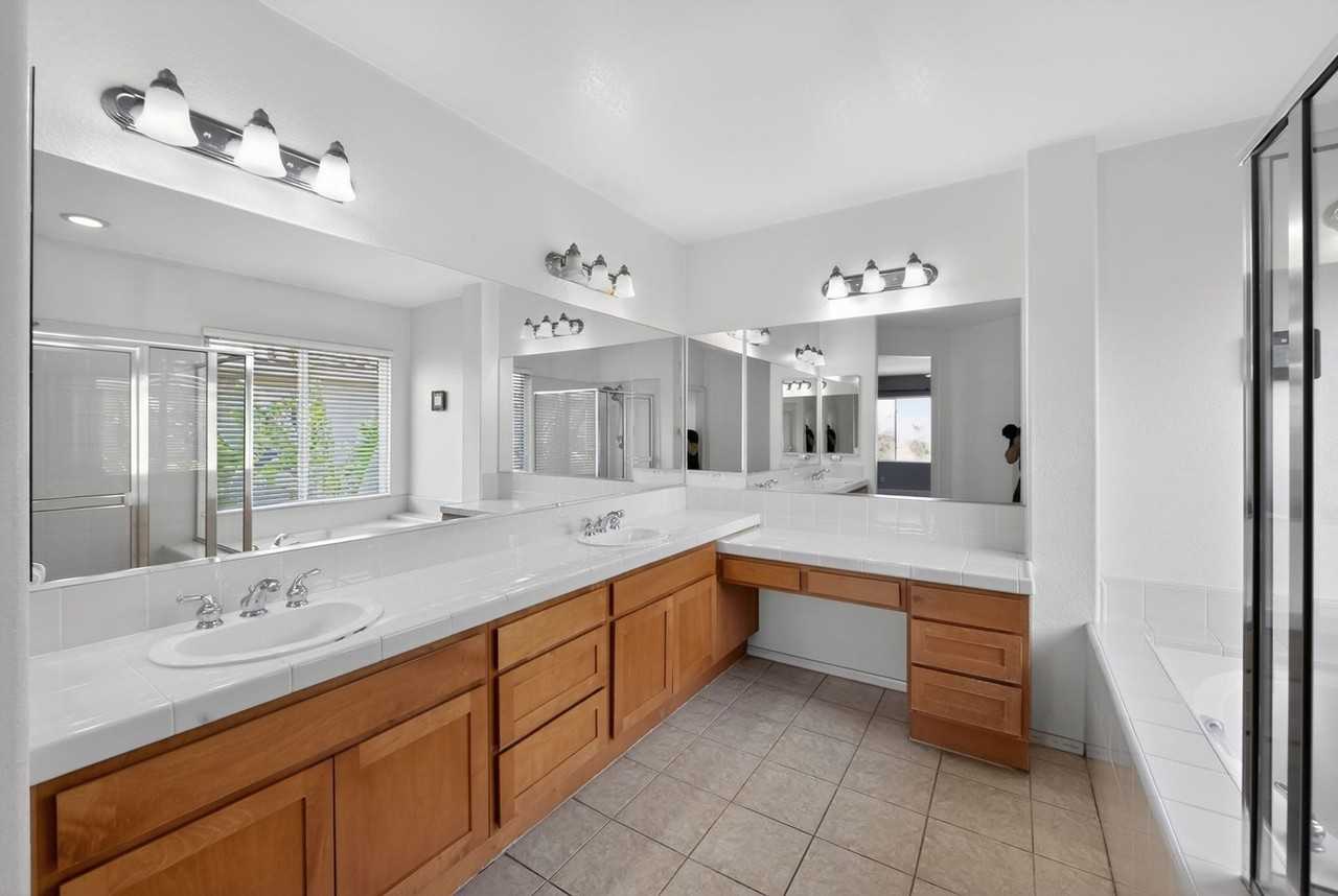 11677 Swan Lake Dr - Photo 5 of 34