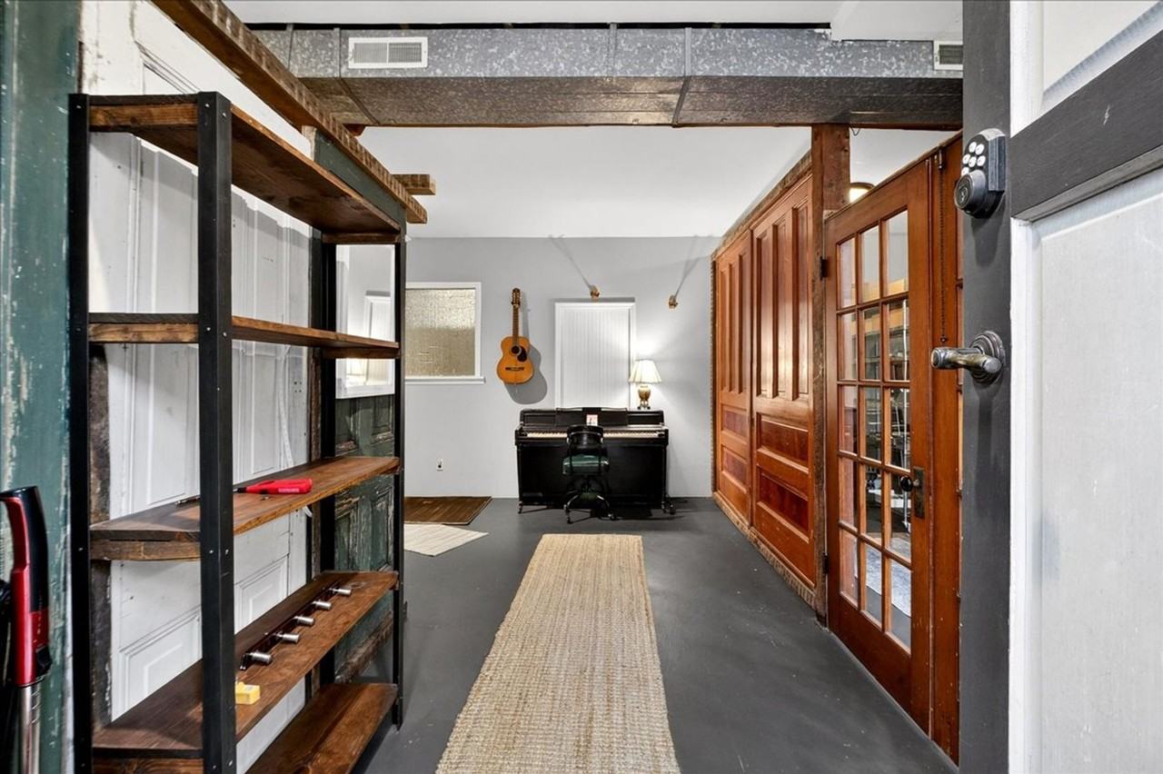 1010 Allen Ave - Photo 5 of 40