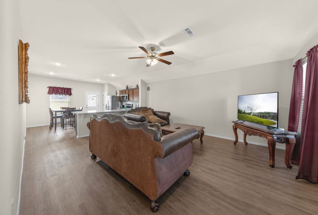 8110 Dogwood Dr - Photo 2 of 34
