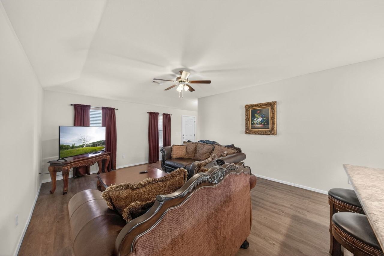 8110 Dogwood Dr - Photo 3 of 34