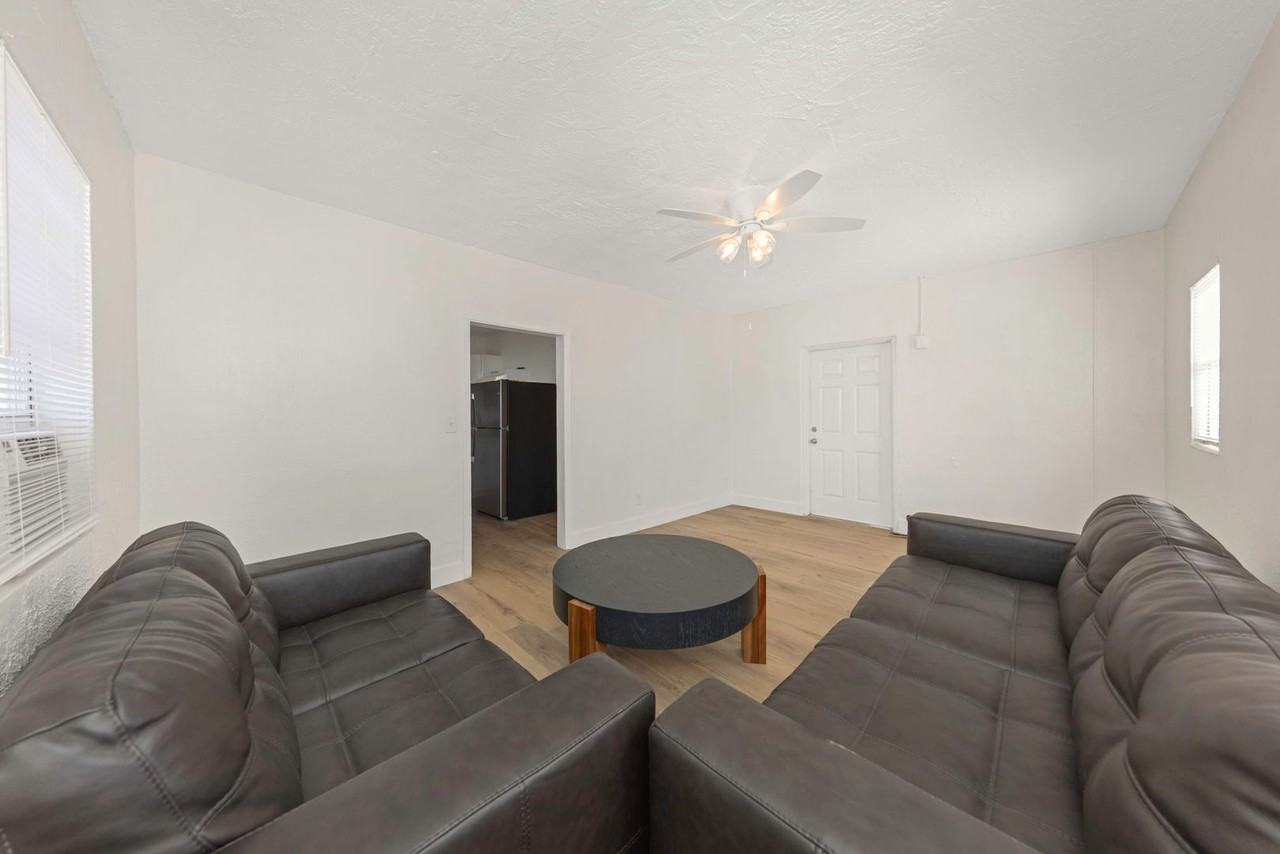 416 Skinner Blvd - Photo 6 of 50