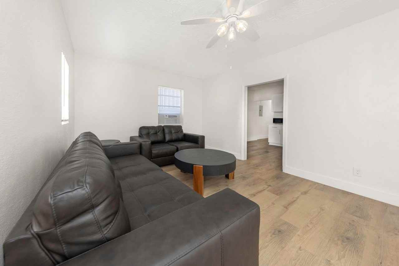 416 Skinner Blvd - Photo 4 of 50