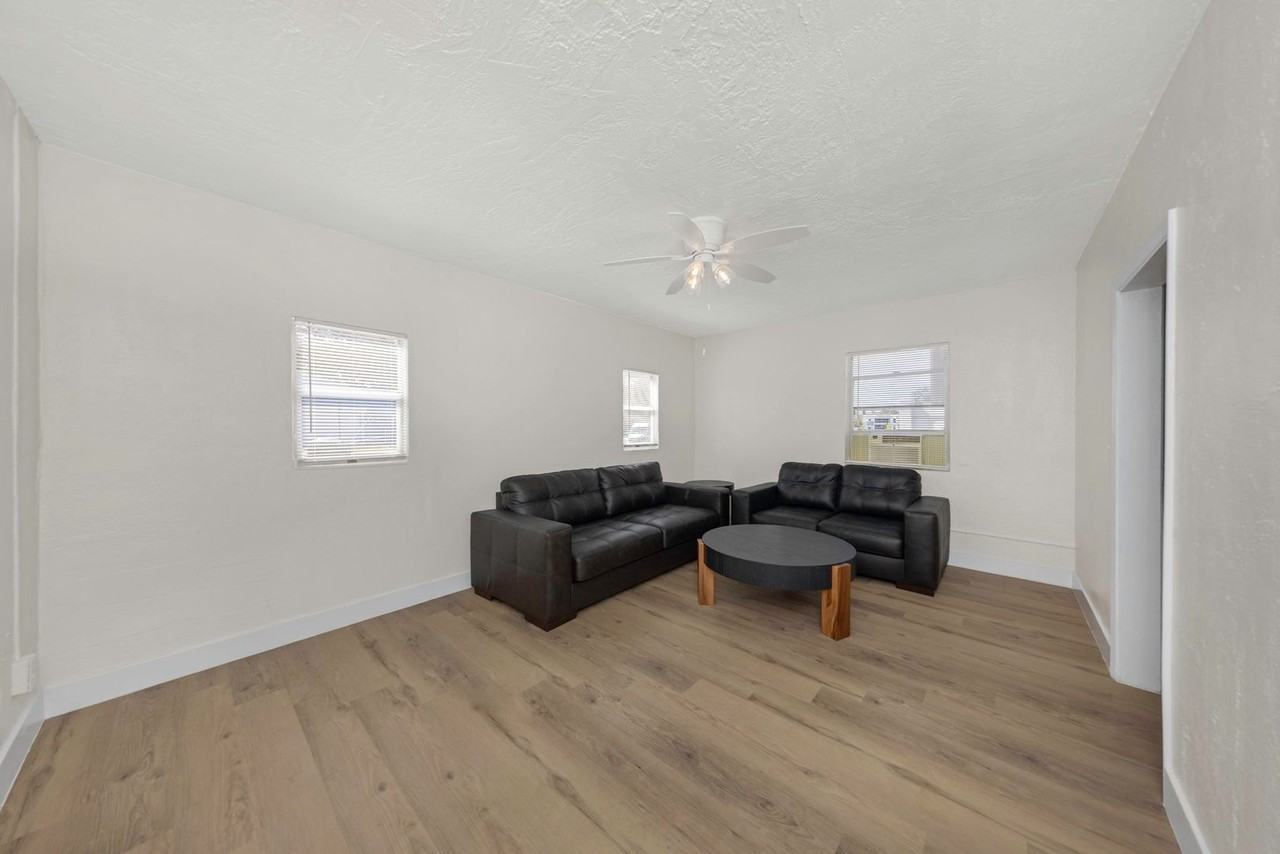 416 Skinner Blvd - Photo 3 of 50