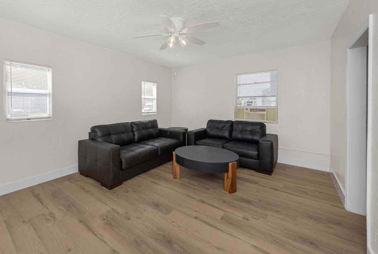 416 Skinner Blvd - Photo 5 of 50