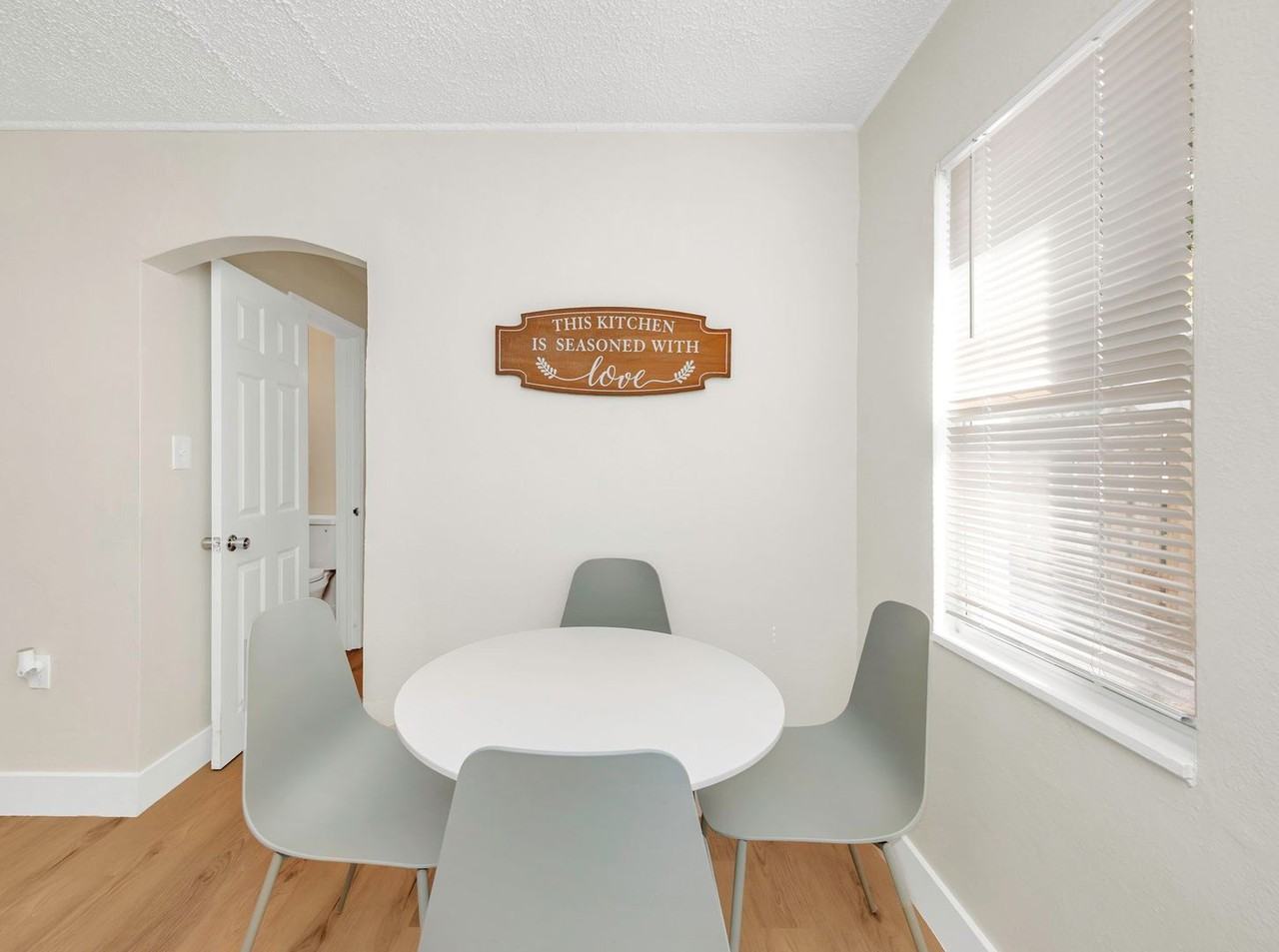 416 Skinner Blvd - Photo 6 of 50