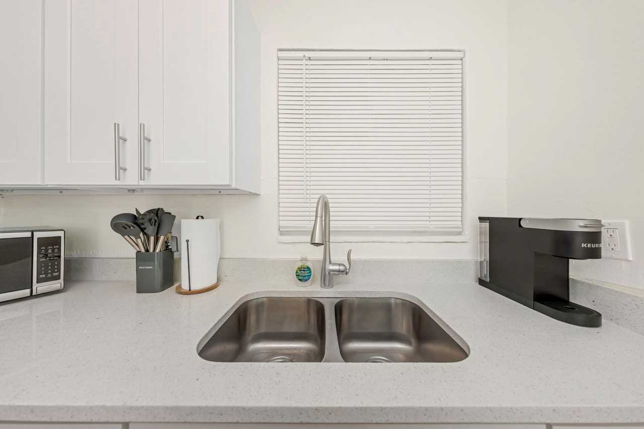 416 Skinner Blvd - Photo 7 of 50