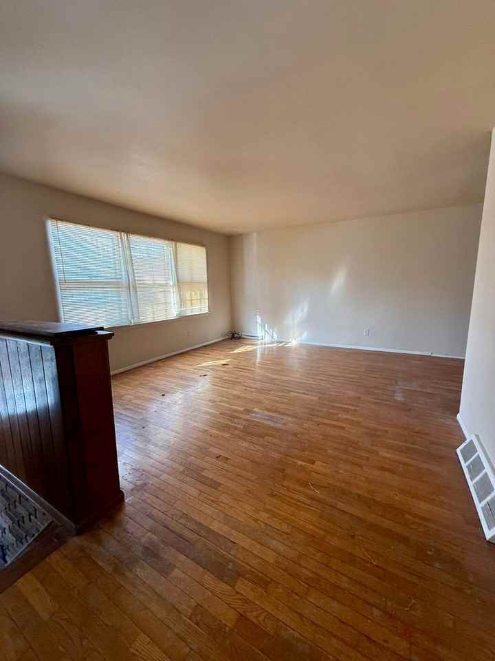 6255 Peachtree St - Photo 4 of 12