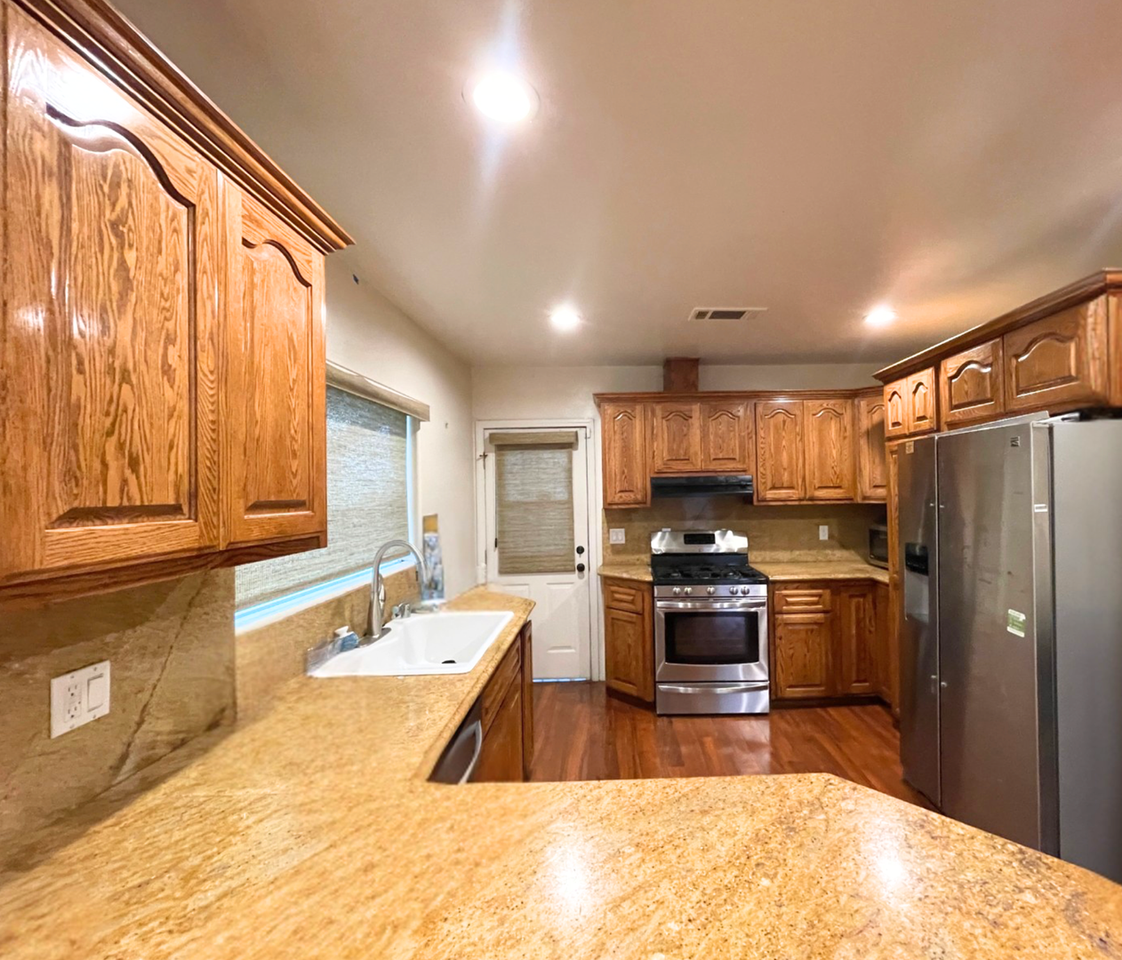 1936 W 94th Pl - Photo 3 of 5