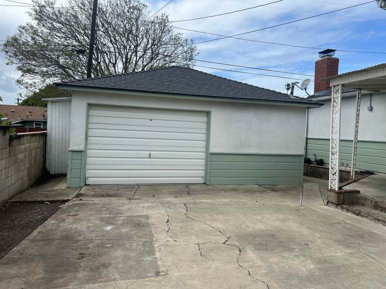 2277 Elizabeth Dr - Photo 2 of 19