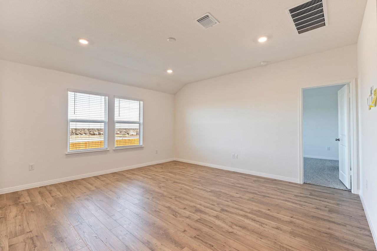 1933 Lazy Acres St - Photo 3 of 21