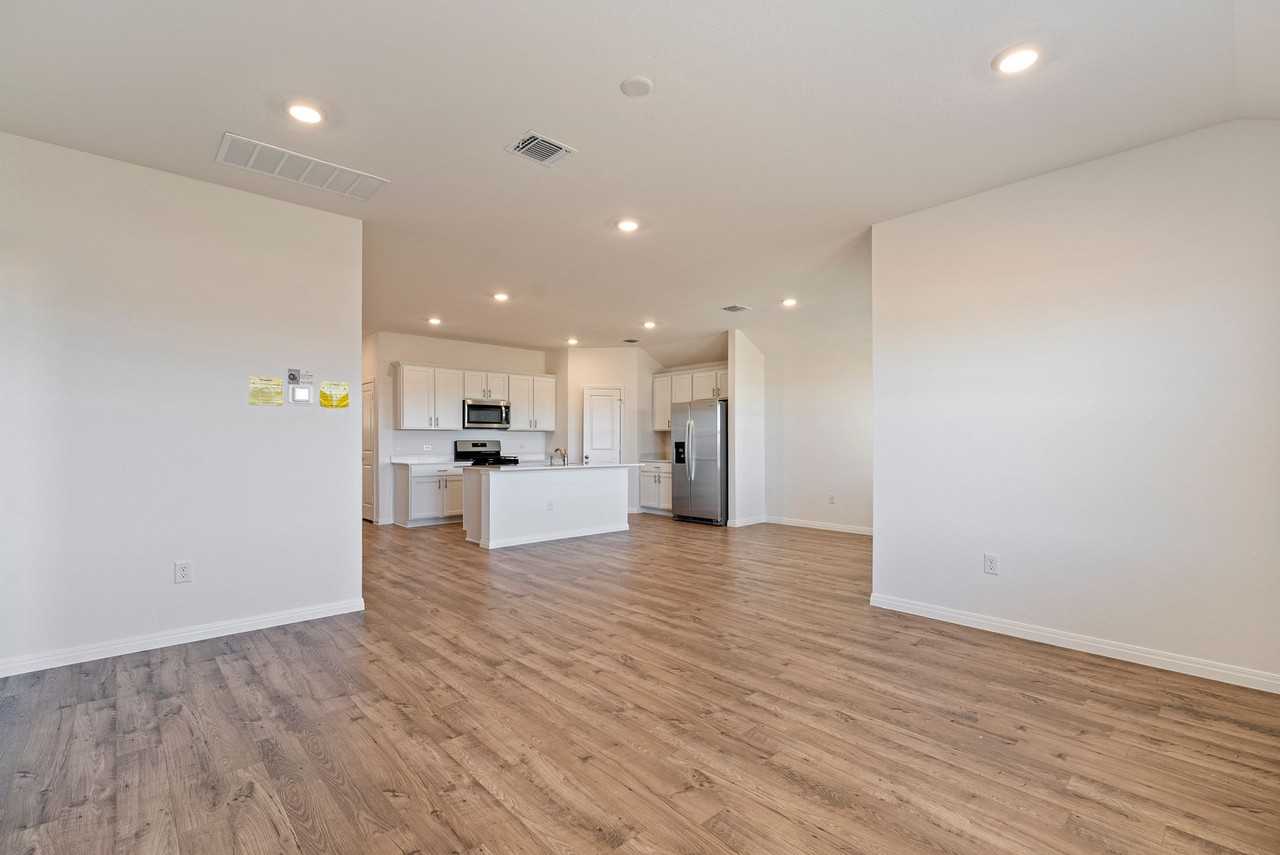 1933 Lazy Acres St - Photo 4 of 21