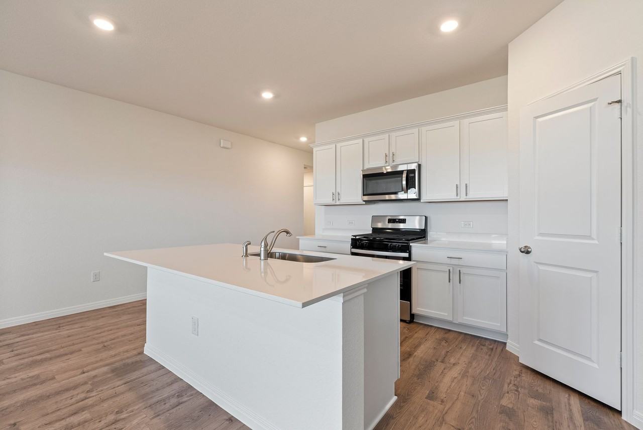 1933 Lazy Acres St - Photo 5 of 21