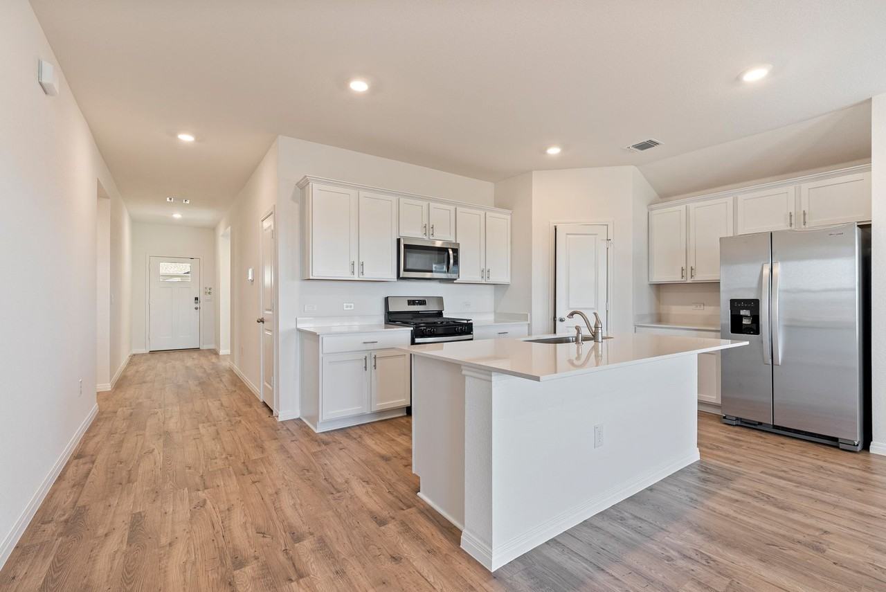 1933 Lazy Acres St - Photo 6 of 21