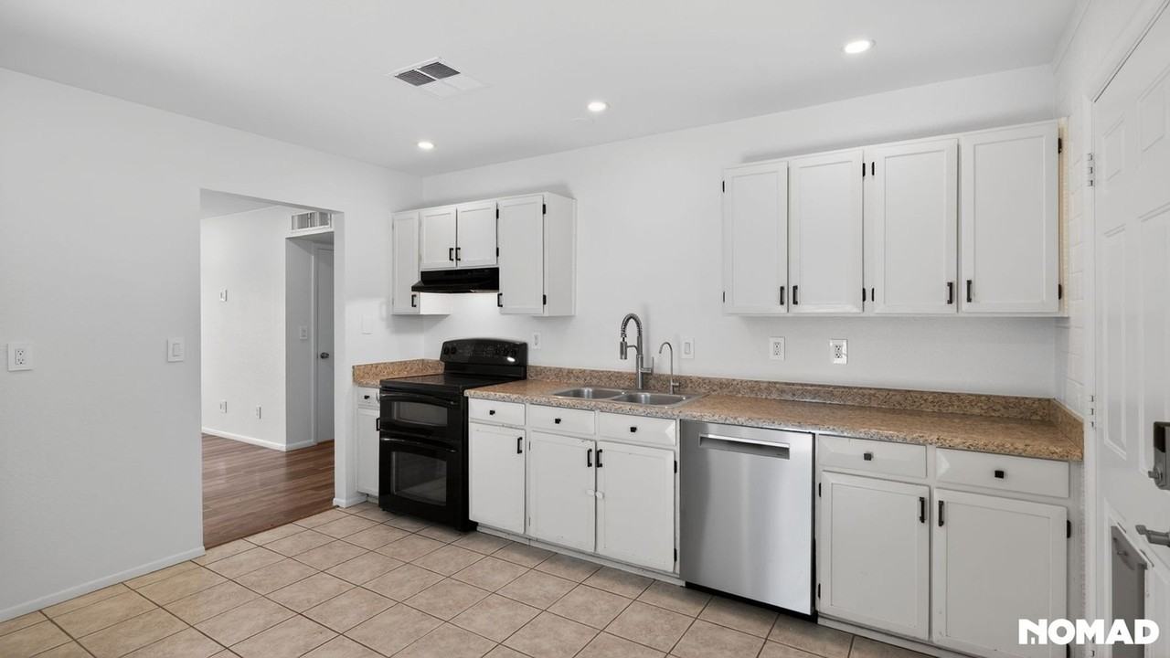 1713 N Markdale - Photo 2 of 27