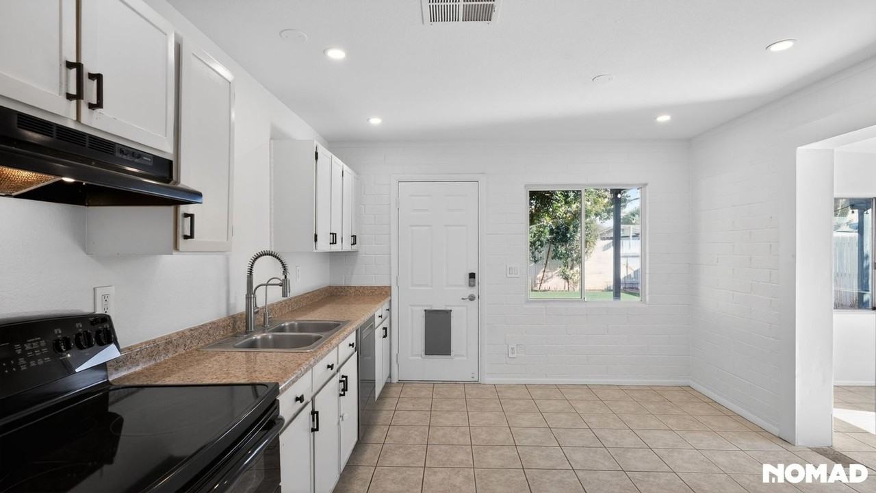 1713 N Markdale - Photo 3 of 27