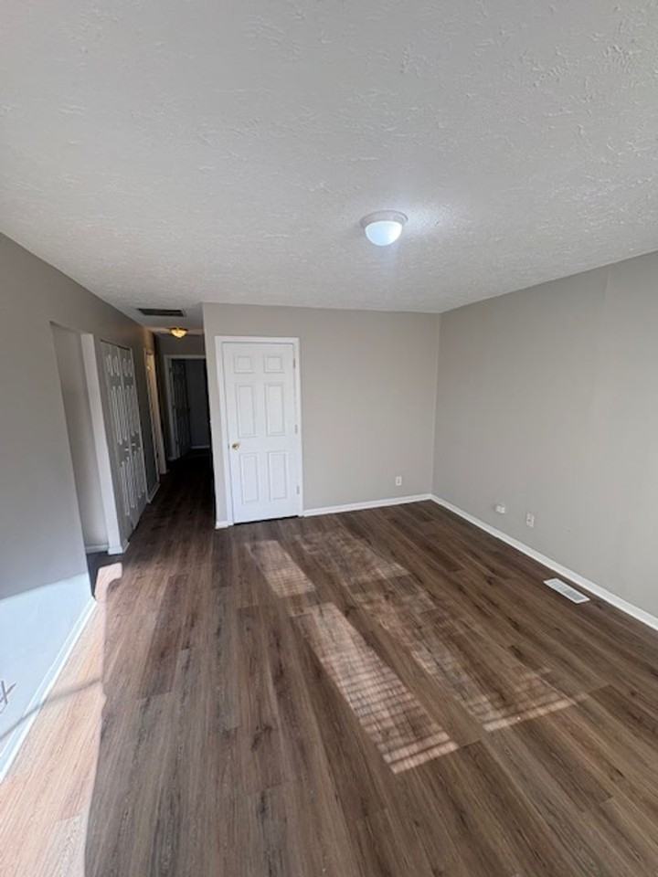 3917 W Brighton Ave - Photo 3 of 15